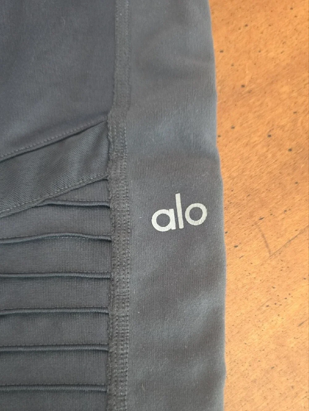 ALO Yoga sleek black